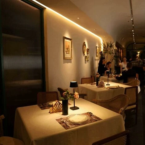 ZOLGINAH Lampe De Table LED Sans Fil Rechargeable, Lampe De Bureau Alimentée Par Batterie 5200mAh, Lumière Portative En Métal USB, Mini Petite Lampe De Chevet Pour Restaurant Extérieur Bar Café, Noir 5 ZOLGINAH Lampe De Table LED Sans Fil Rechargeable, Lampe De Bureau Alimentée Par Batterie 5200mAh, Lumière Portative En Métal USB, Mini Petite Lampe De Chevet Pour Restaurant Extérieur Bar Café, Noir – Image 5