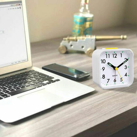 Réveil Analogique Silencieux Sans Tictac, Réveil En Douceur, Bips Sonores, Augmentation Du Volume, Fonctions De Répétition Et D'éclairage à Piles, Réglage Facile, Blanc 3 Réveil Analogique Silencieux Sans Tictac, Réveil En Douceur, Bips Sonores, Augmentation Du Volume, Fonctions De Répétition Et D'éclairage à Piles, Réglage Facile, Blanc – Image 3